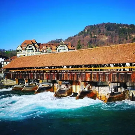 木屋 Lake Thun Alps Scenic Views And Concierge By Swisshut 斯格里维尔